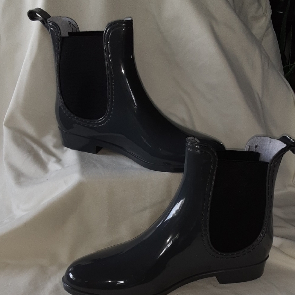 Twisted Women's Black And Grey Winter & Rain Boots